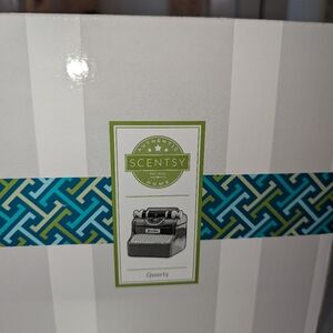 New in Box Scentsy QWERTY Typewriter Warmer